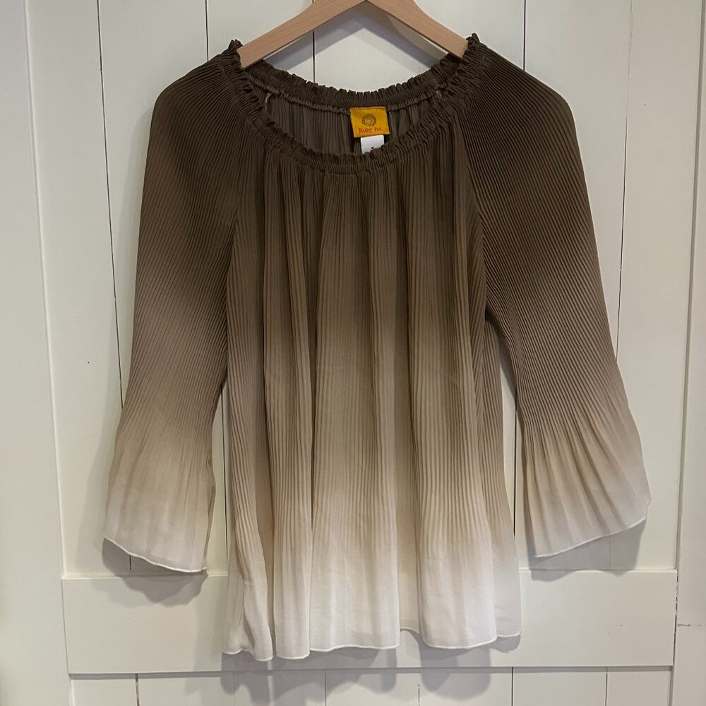 Ruby Rd. Ombré Pleated Blouse – Size Small – 3/4 Sleeve • Stretch Pleats • Flowy